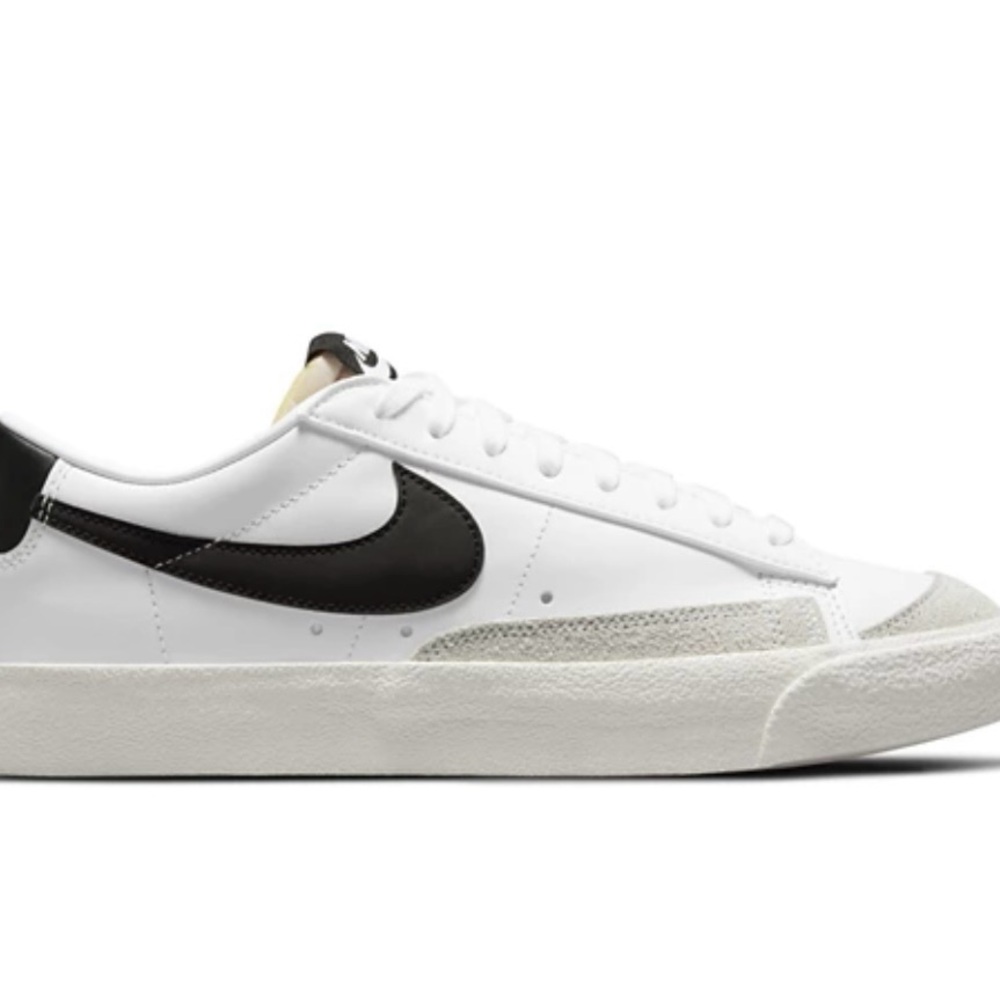 Nike White and Black Sneakers - Picture 1 of 5
